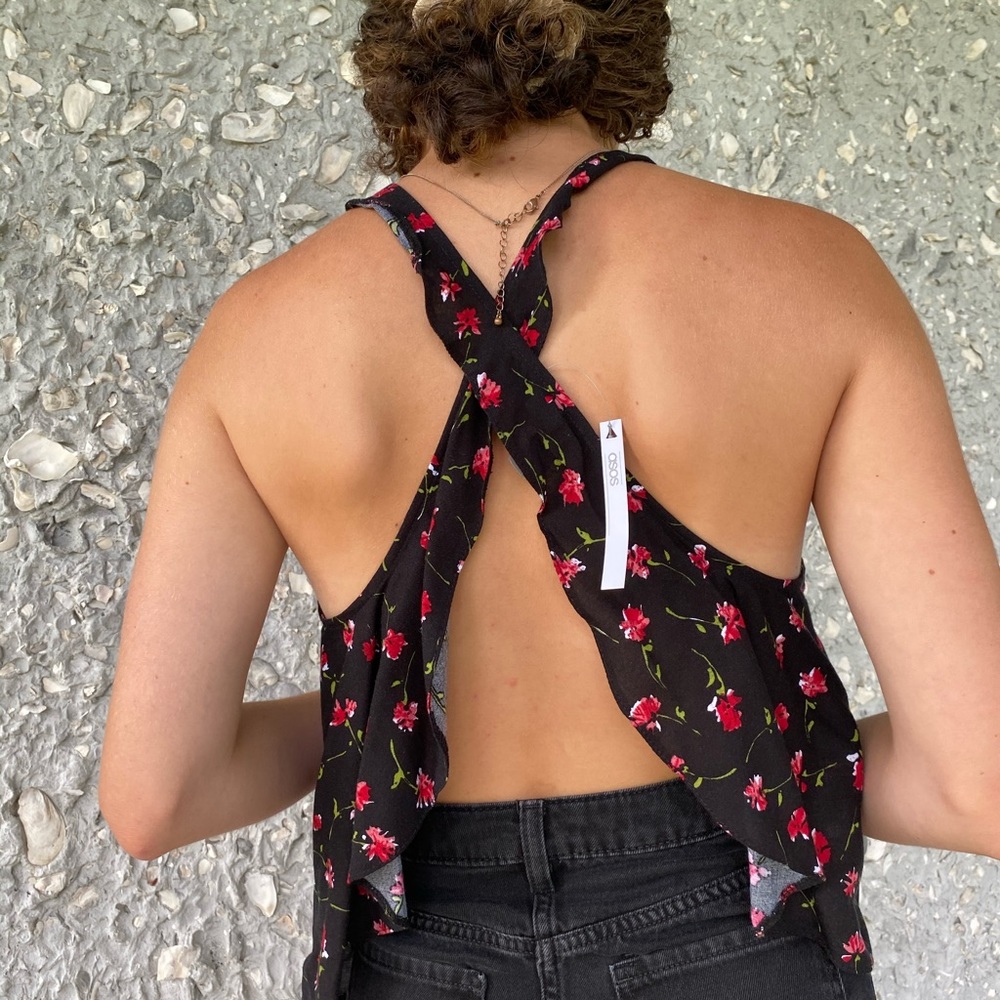 Flower Open Back Tank Top - Picture 4 of 5